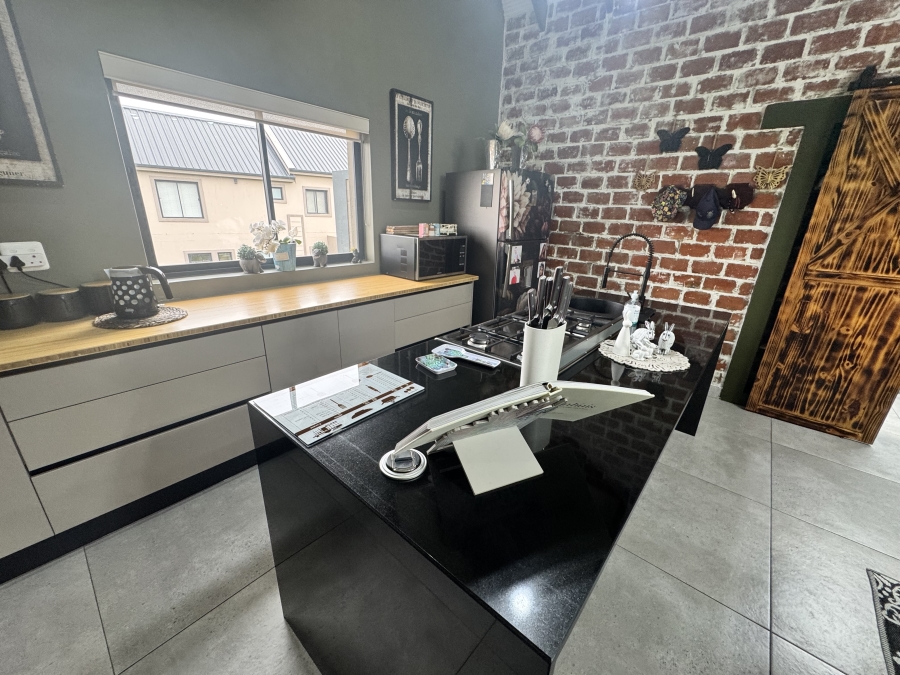 4 Bedroom Property for Sale in Outeniquasbosch Western Cape